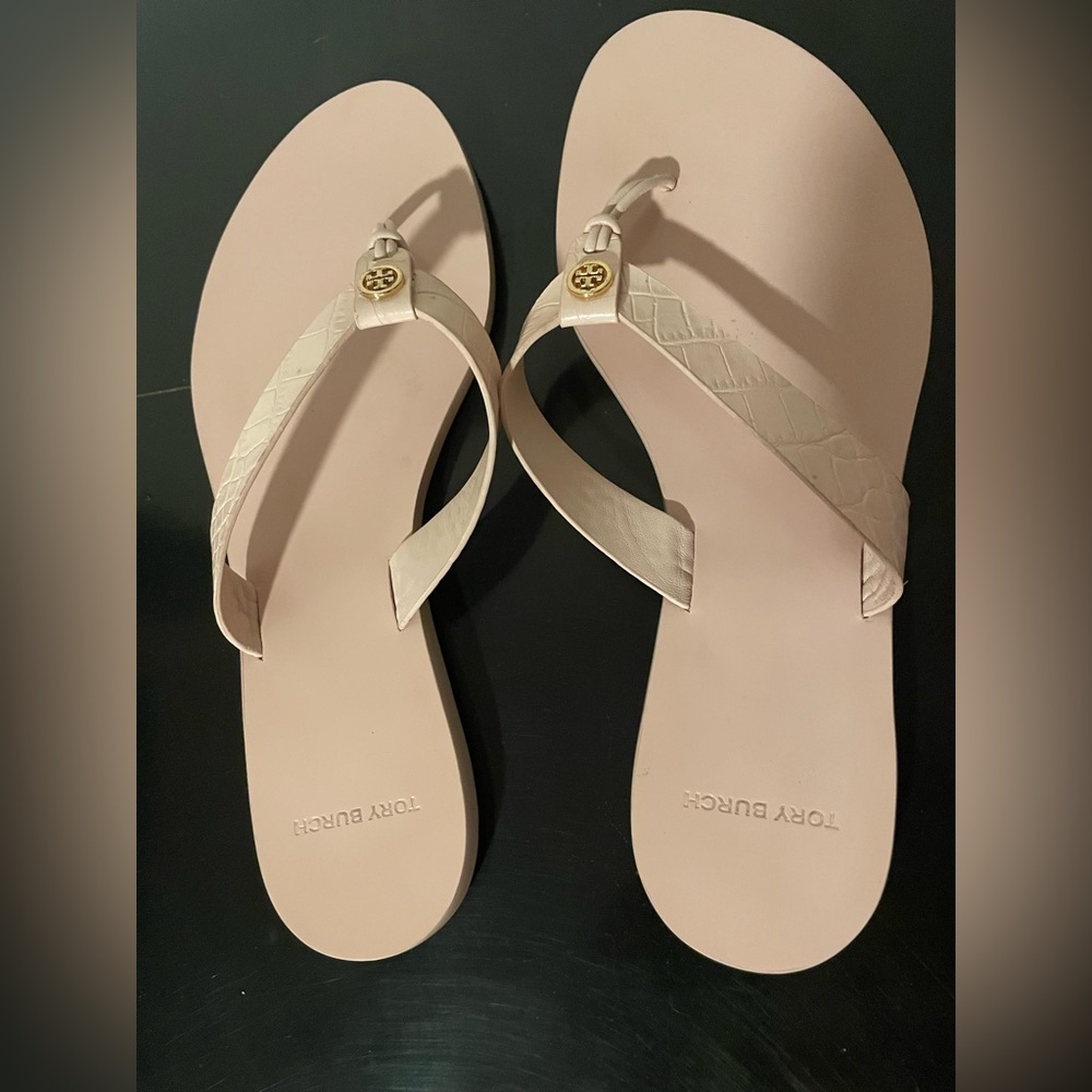 Tory Burch soft pink leather flip flops. Size 8. - Picture 2 of 6